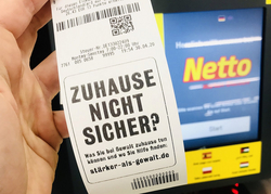 Aktion "Zuhause nicht Sicher" - Kassenbon Quelle: https://staerker-als-gewalt.de/initiative/poster-aktion-einzelhandel